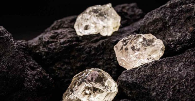 വജ്രം നിറഞ്ഞ ഒരു ഗ്രഹം, ഉപരിതലത്തിൽ ലാവാസമുദ്രം; പ്രപഞ്ചത്തിലെ ദുരൂഹഗ്രഹം