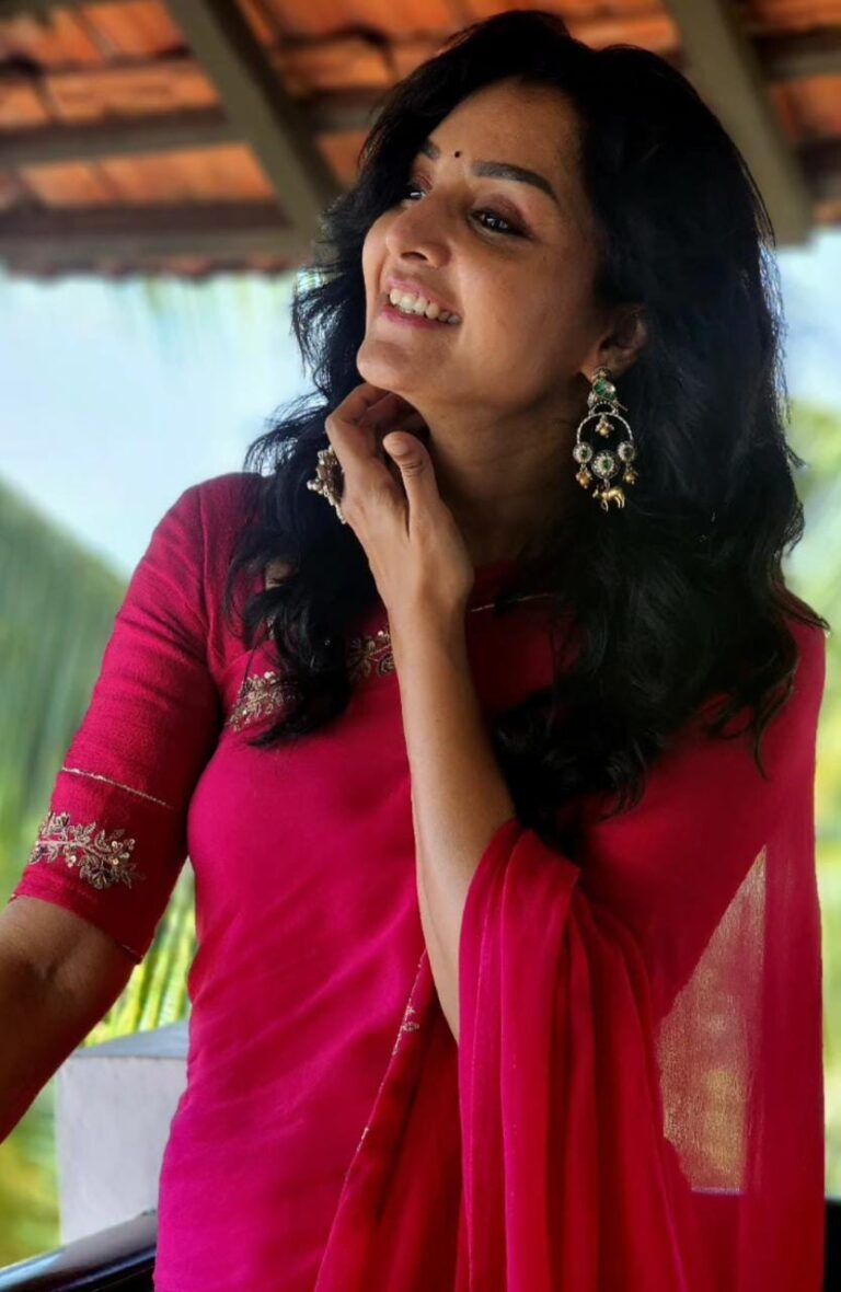 ‘സ്വയം സ്നേഹിക്കുകയാണ് ഏറ്റവും ശക്തമായ വിപ്ലവം’; വൈറലായി മഞ്ജു വാര്യരുടെ പുതിയ ചിത്രങ്ങൾ