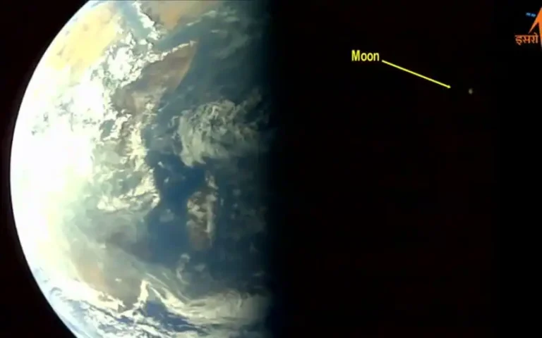 സൗര്യദൗത്യത്തിലേക്കുള്ള യാത്രക്കിടെ ആദിത്യയുടെ സെൽഫി; ഭൂമിയുടെയും ചന്ദ്രന്റെയും ചിത്രവും പകർത്തി ആദിത്യ എൽ1