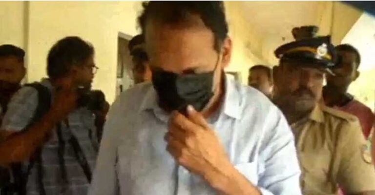 കരുവന്നൂരിൽ പിടിമുറുക്കി ഇ ഡി;  ഒൻപതിടങ്ങളിൽ റെയ്ഡ്