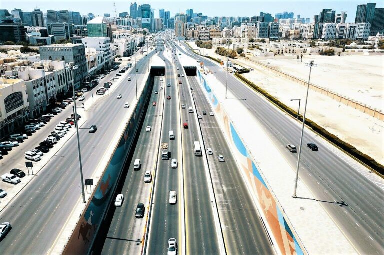 അബുദബിയില്‍ ഗതാഗത നിയന്ത്രണം: ഷെയ്ഖ് സായിദ് ബിന്‍ സുല്‍ത്താന്‍ റോഡ് ഭാഗീകമായി അടച്ചു