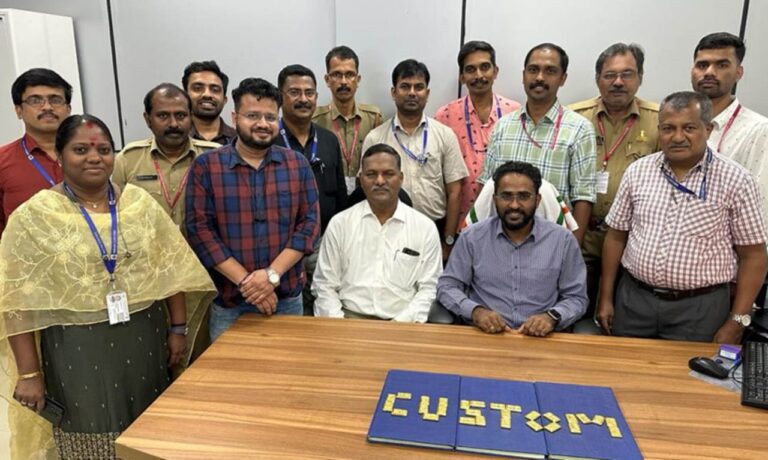 നെടുമ്പാശ്ശേരിയും കരിപ്പൂരിലും കോടികളുടെ സ്വർണ്ണവേട്ട, വിമാനത്തിന്റെ ശുചിമുറിയിൽ സ്വർണ്ണം