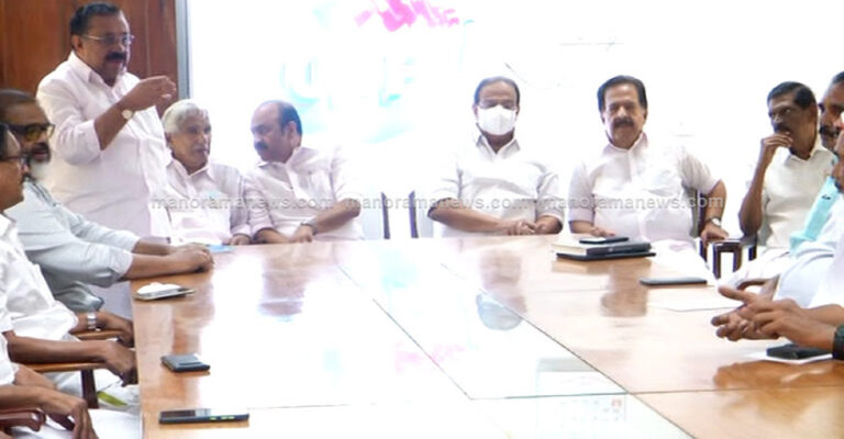കേന്ദ്രത്തിനെതിരെ ഒന്നിച്ചുള്ള സമരത്തിനില്ല; മുഖ്യമന്ത്രിയുടെ ക്ഷണംതള്ളി യുഡിഎഫ്