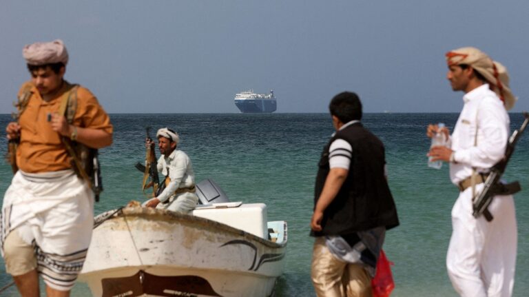 ചെങ്കടലില്‍ വീണ്ടും കപ്പലുകള്‍ ആക്രമിക്കും എന്ന് ഹൂത്തികള്‍