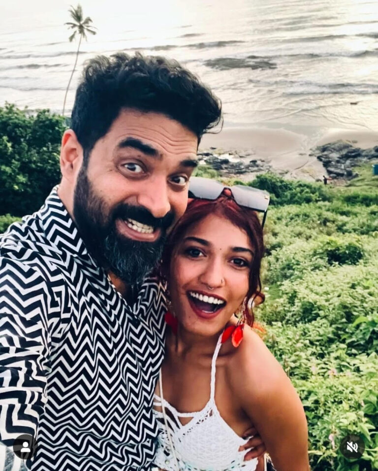 മയോനിയെ ചേര്‍ത്തുപിടിച്ച് ഗോപി സുന്ദര്‍