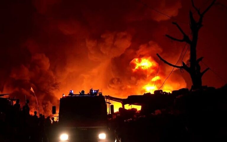 ദില്ലിയില്‍ വന്‍ അഗ്നിബാധ:ആയിരത്തോളം വീടുകള്‍ കത്തിനശിച്ചു