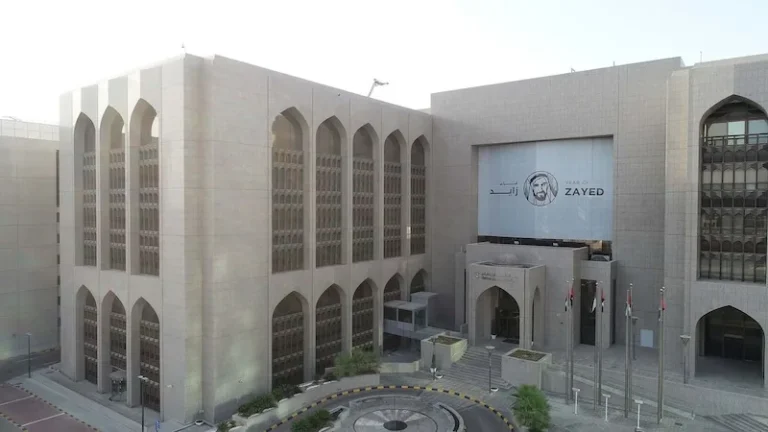 യുഎഇയില്‍ മിനിമം ബാലന്‍സ് വര്‍ദ്ധനയില്ല:തീരുമാനം മരവിപ്പിച്ച് സെന്‍ട്രല്‍ ബാങ്ക്‌