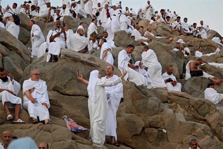 അറഫയില്‍ സംഗമിച്ച് തീര്‍ത്ഥാടക ലക്ഷങ്ങള്‍