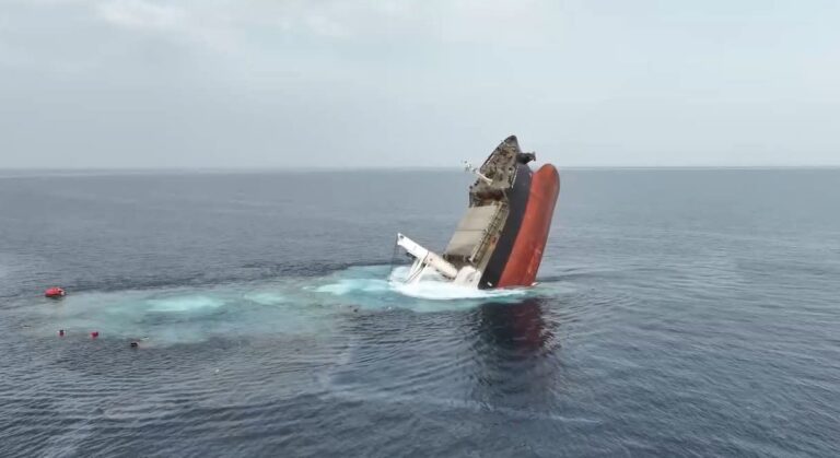 ചെങ്കടലില്‍ വീണ്ടും കപ്പല്‍ മുക്കി ഹൂത്തികള്‍: നാല് മരണം