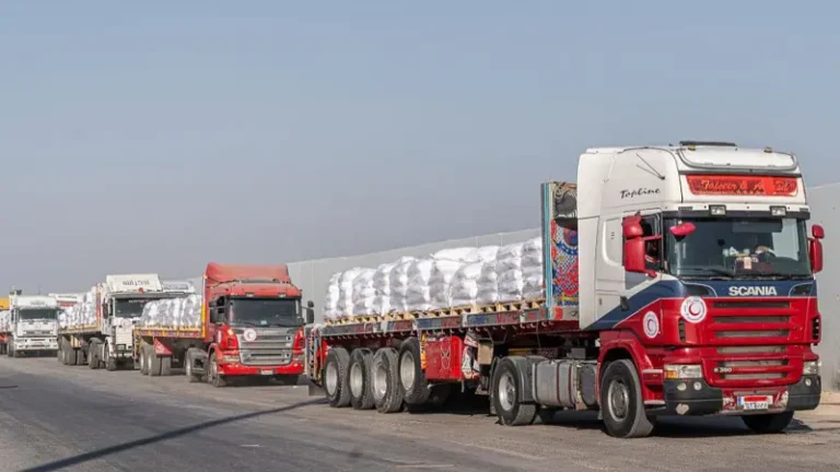 യുദ്ധത്തിന് ഇടവേള:ഗാസ മുനമ്പിലേക്ക് ഭക്ഷ്യവസ്തുക്കള്‍ പ്രവേശിച്ച് തുടങ്ങി