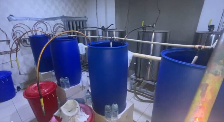 അനധികൃത മദ്യനിര്‍മ്മാണത്തിന് കുവൈത്തില്‍ 52 പേര്‍ അറസ്റ്റില്‍