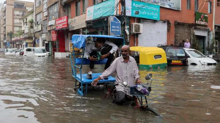 ഉത്തരേന്ത്യന്‍ സംസ്ഥാനങ്ങളില്‍ കെടുതിവിതച്ച് മഴ തുടരുന്നു