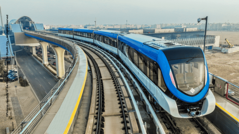 പുതുവര്‍ഷാഘോഷങ്ങള്‍ക്കായി ദുബായിലെ റോഡുകളിലിറങ്ങിയത് റെക്കോര്‍ഡ് ജനക്കൂട്ടം