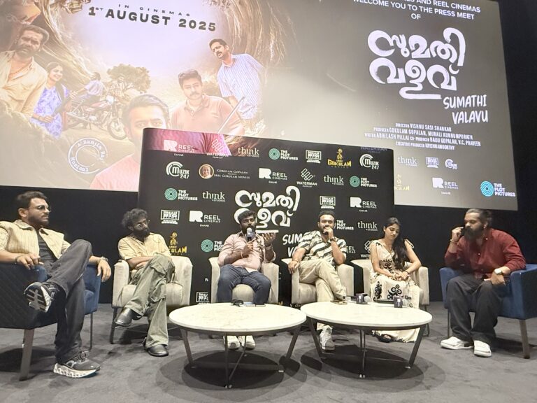 ചിരിപ്പിച്ചും ഭയപ്പെടുത്തിയും സുമതി വളവ്:ഗള്‍ഫിലെ തിയേറ്ററുകളിലും പ്രദര്‍ശനം തുടങ്ങി