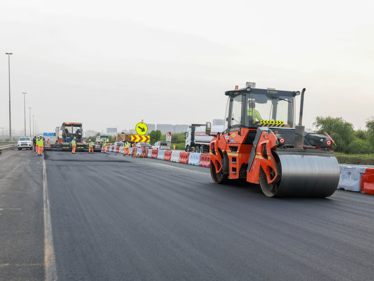എമിറേറ്റ്‌സ് റോഡ് റീടാറിംഗ് ഓഗസ്റ്റ് 25-ന് പൂര്‍ത്തിയാകും